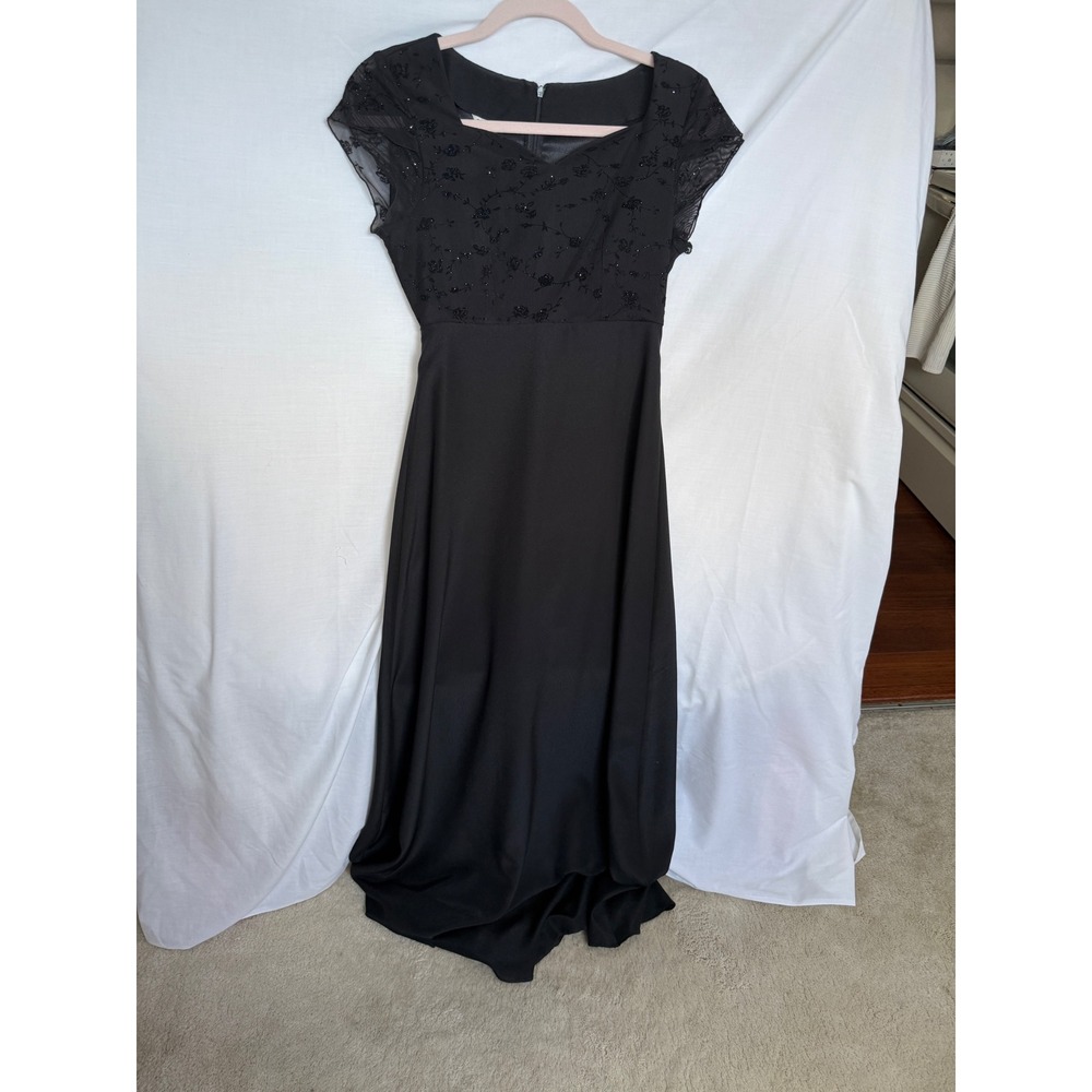 Formal Fashions Inc Black Sequin Floral Bodice Gown Cap Sleeve Maxi Dress Size 2